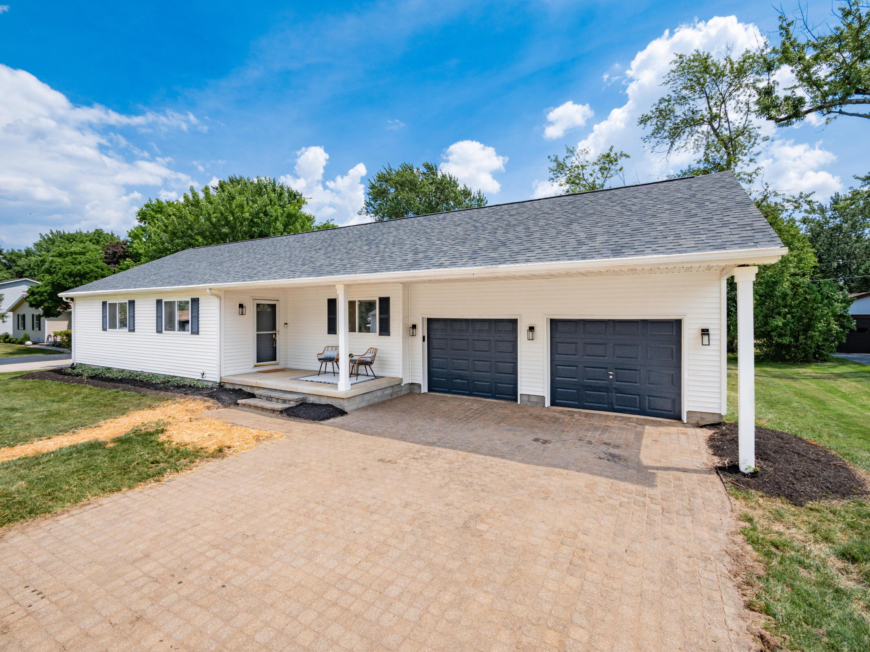 Property Photo: 165 W Old Powell Road OH 43065