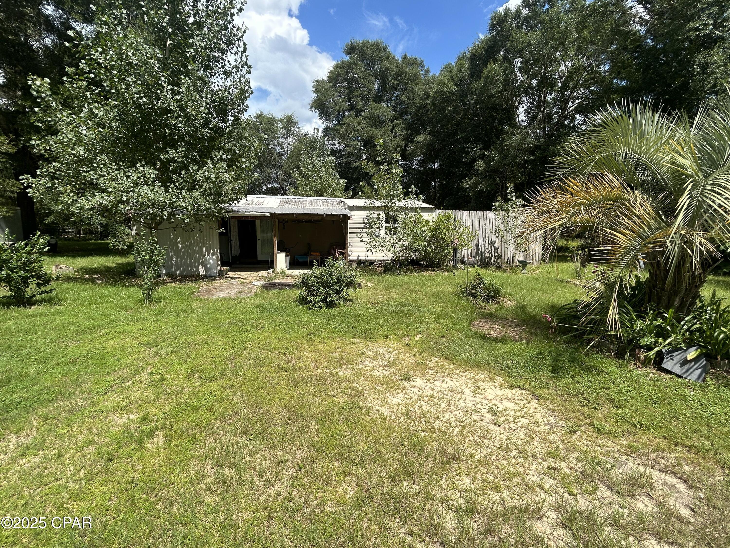 Property Photo: 5735 Highway 77 FL 32428