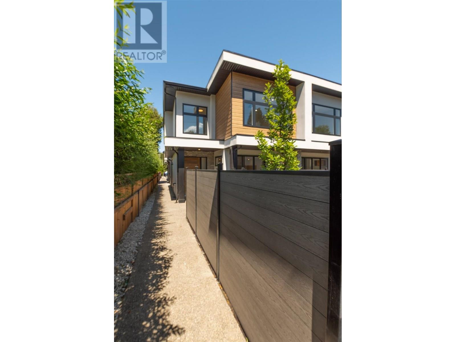 Property Photo: 839 Lawson Avenue 3 BC V1Y 6S9
