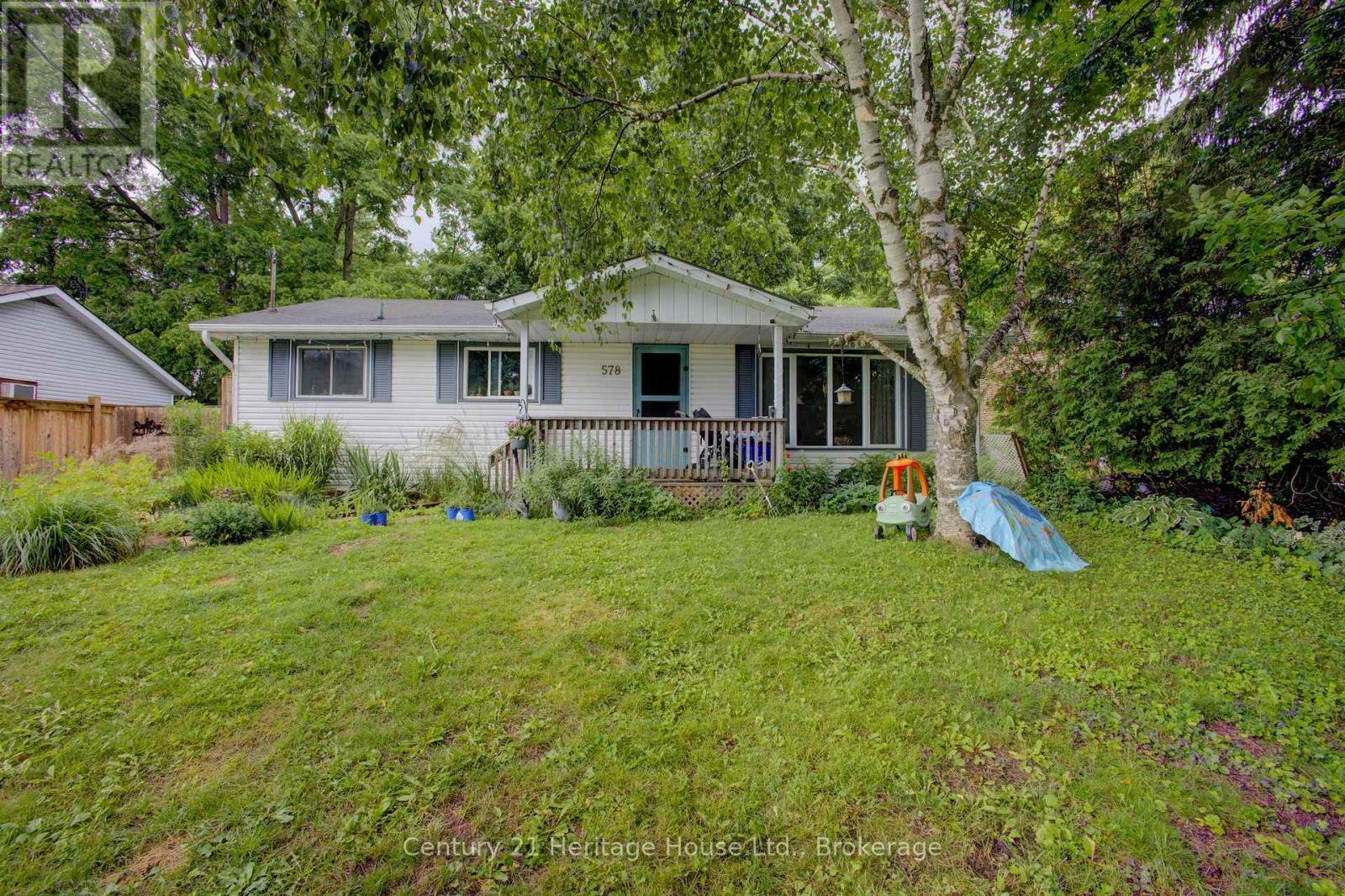 Property Photo:  578 Saddler Street East  ON N0G 1R0 