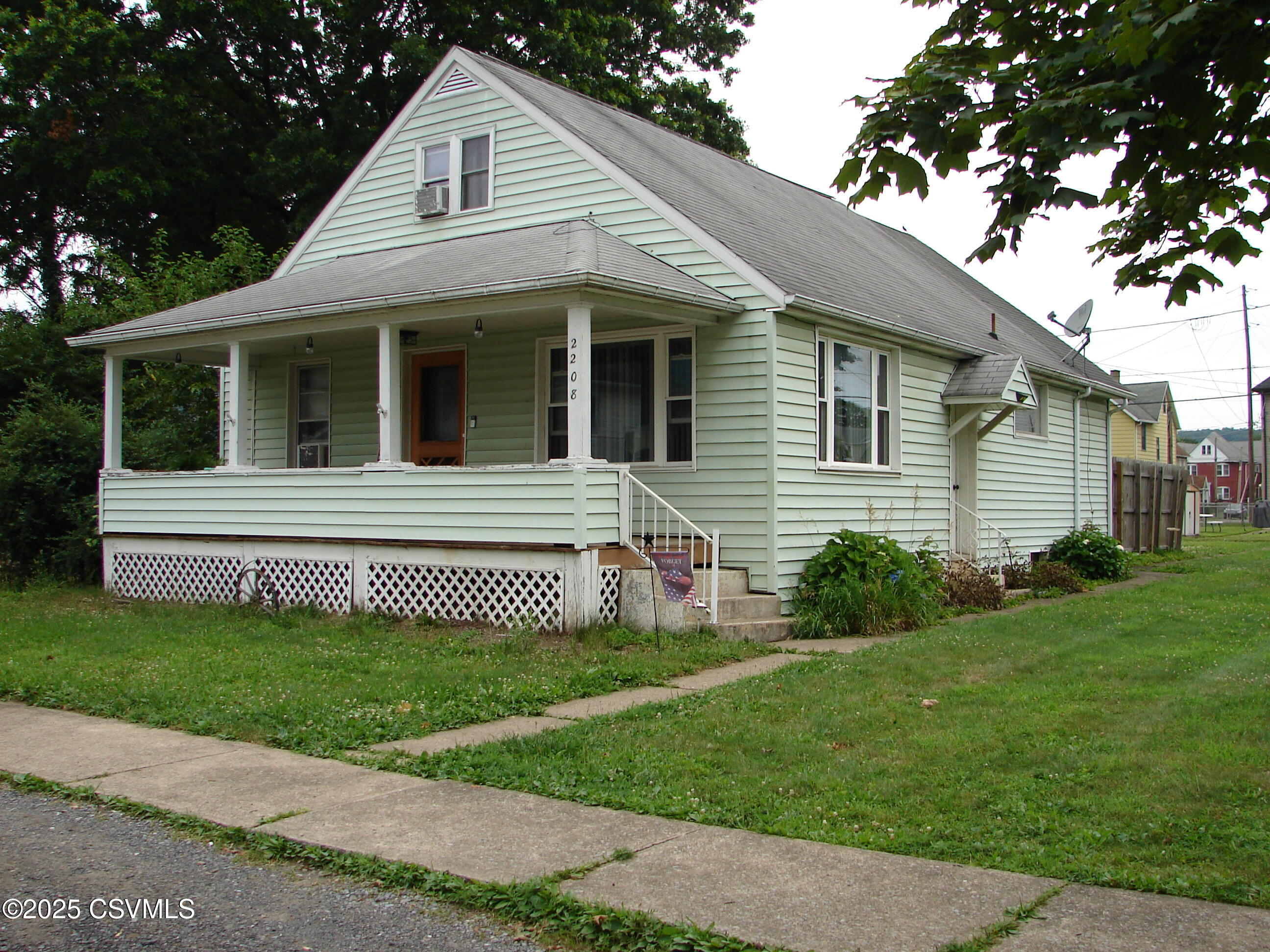 Property Photo: 2208 Royal Ave Avenue PA 17701