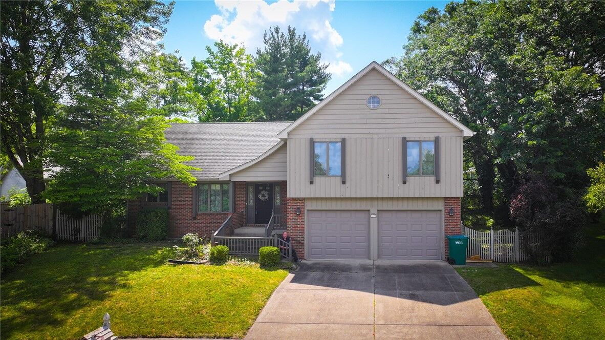 Property Photo: 1225 W Pineview Court IL 62526