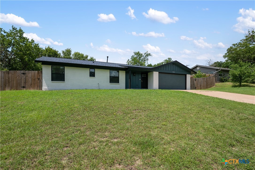 Property Photo: 1101 E Floradale Drive TX 78753