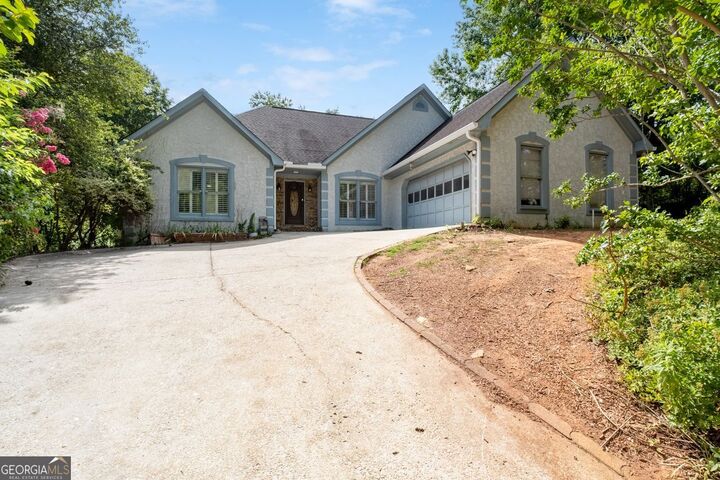 Property Photo: 3404 Bonneville Way GA 30024