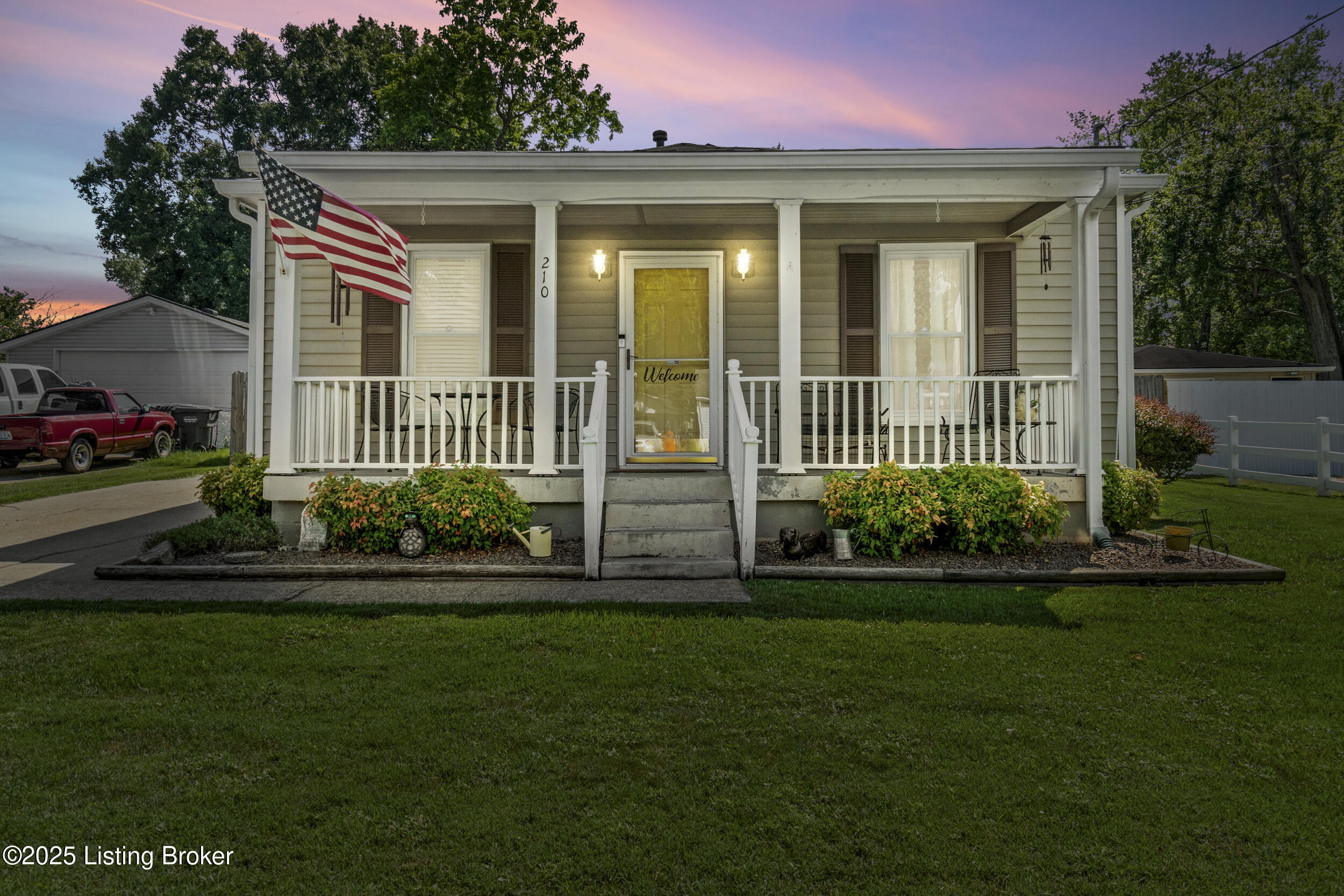Property Photo: 210 Linda Dr KY 40118