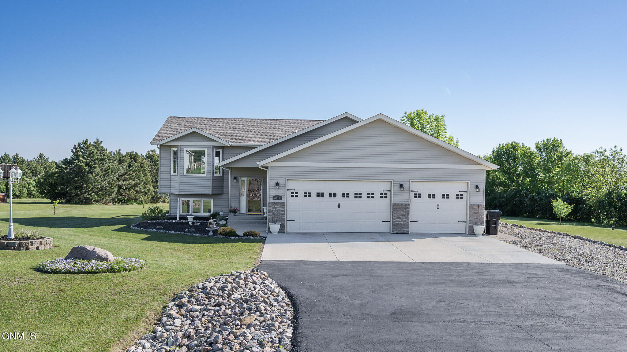 Property Photo:  3616 Southridge Lane  ND 58504 