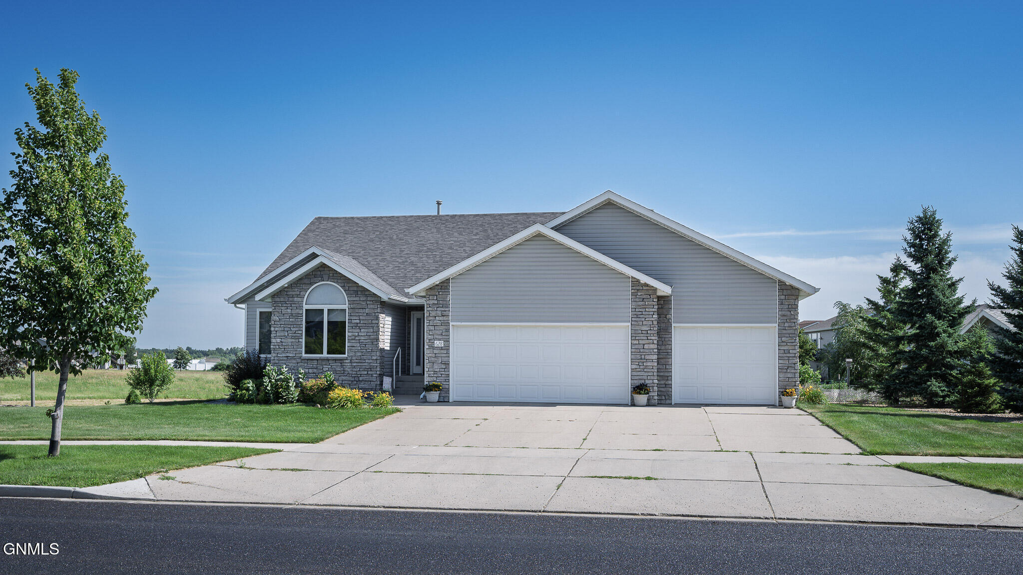 628 Medora Avenue  Bismarck ND 58503 photo
