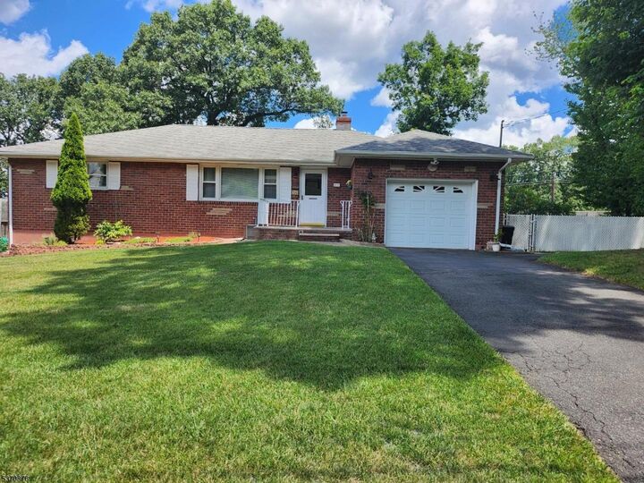 40 Crestmont Rd  Little Falls Twp. NJ 07424 photo