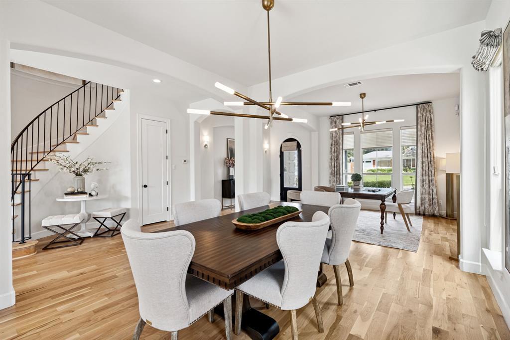 Property Photo: 919 Worthshire Street TX 77008