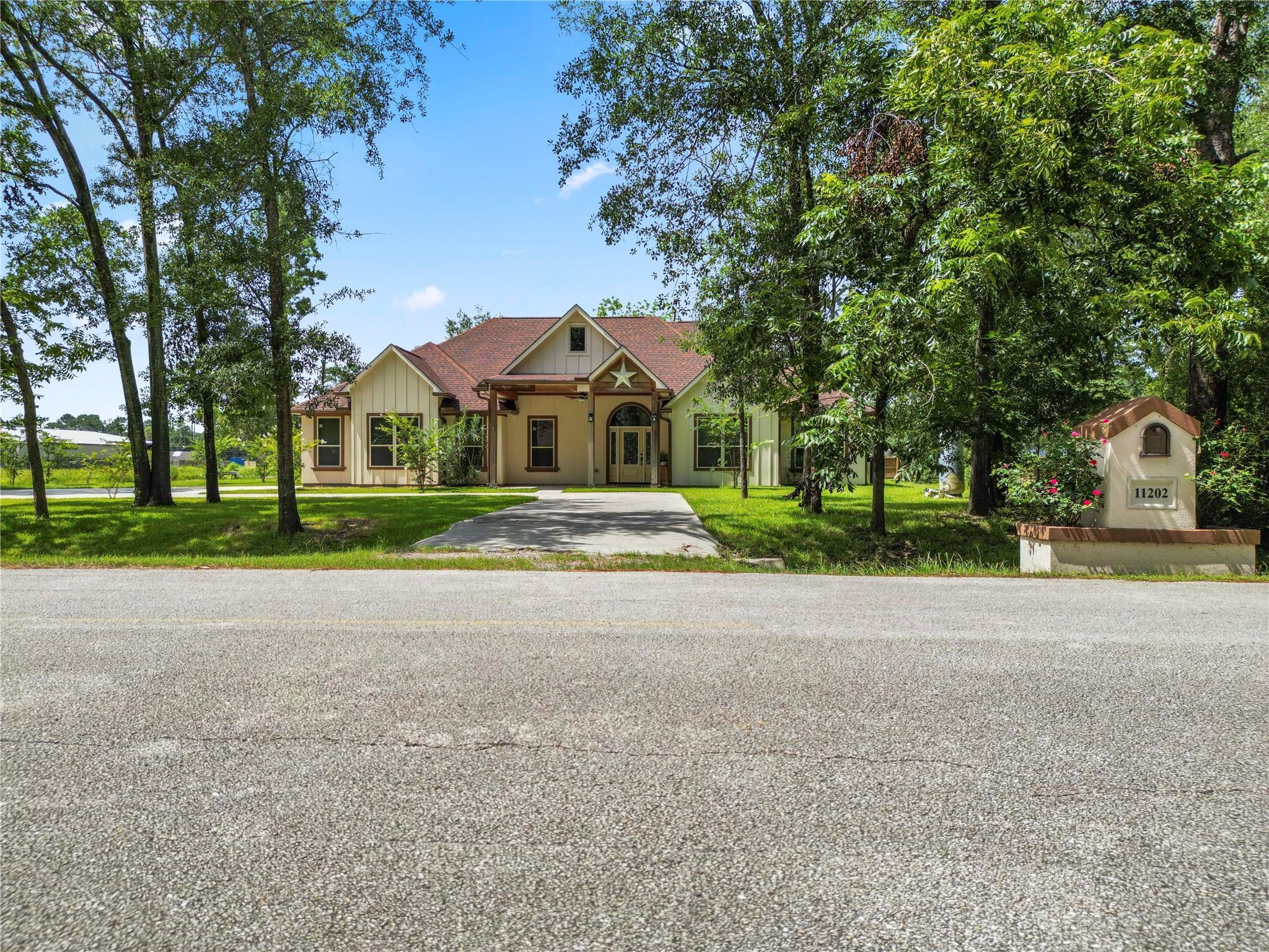 Property Photo: 11202 Indian Trails TX 77375