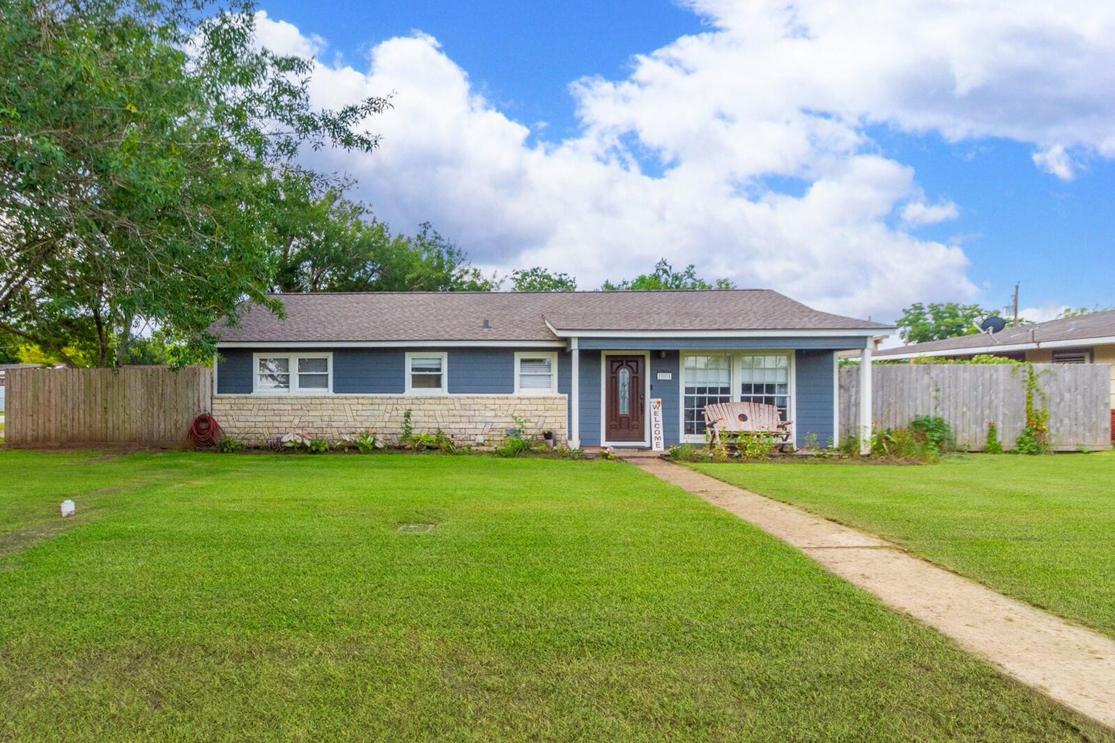 Property Photo:  2001 N Avenue H  TX 77541 