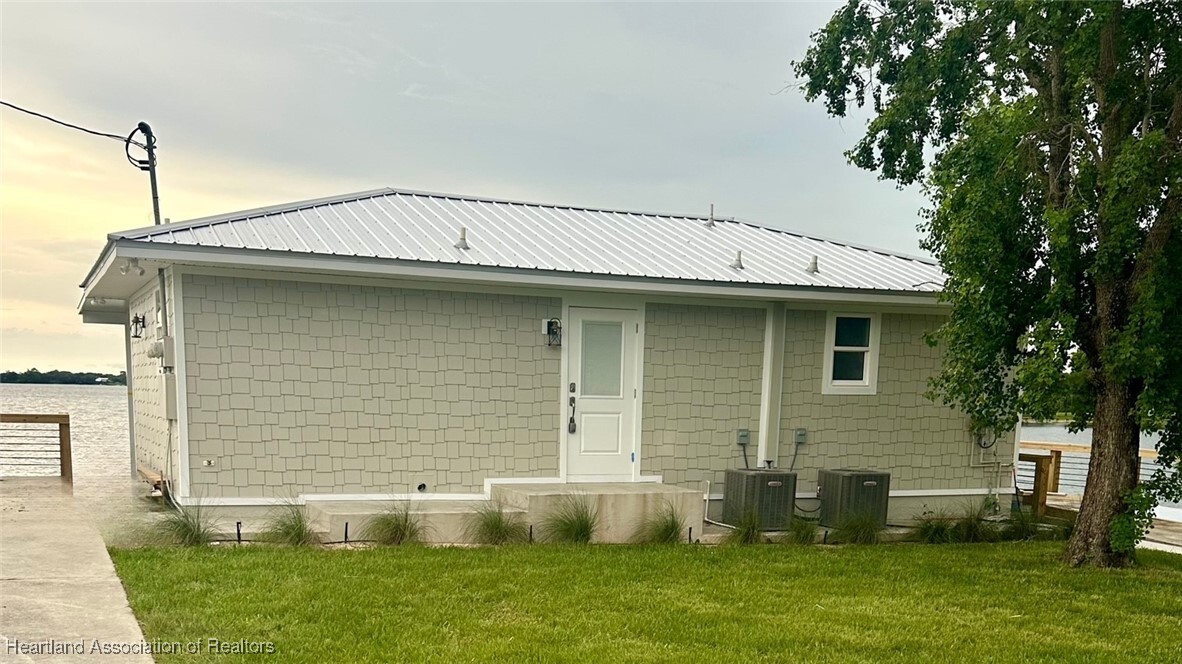 Property Photo: 409 Lake Lotela Drive FL 33825