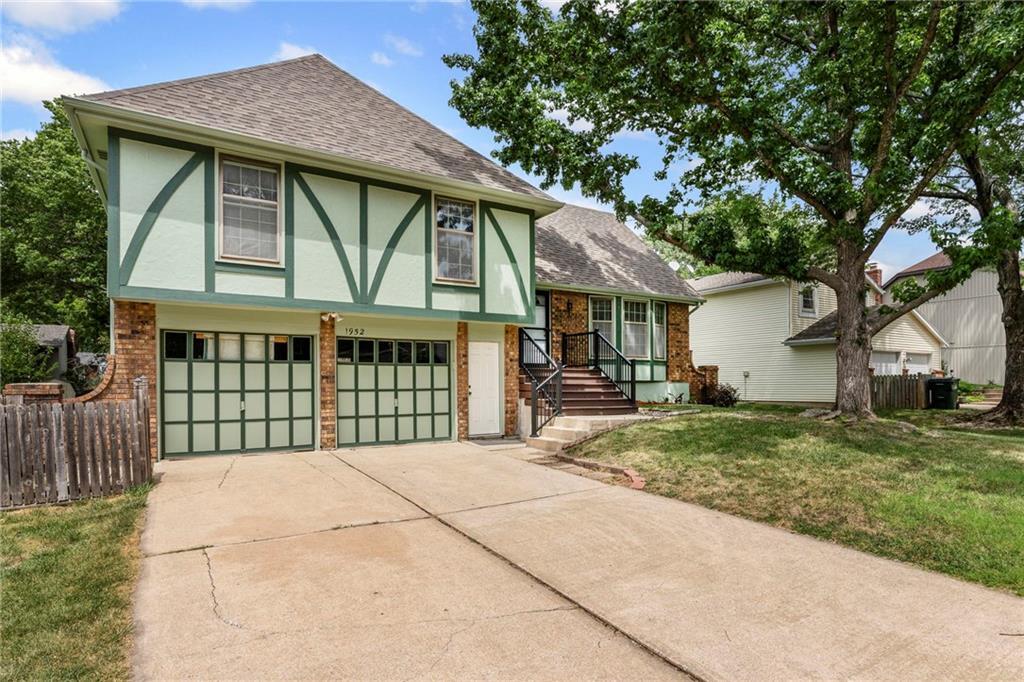 Property Photo: 1952 Sleepy Hollow Drive KS 66062