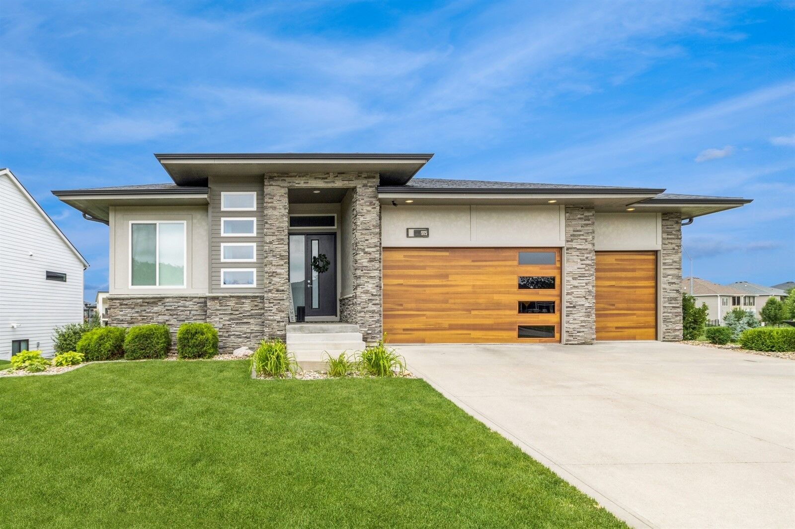 Property Photo:  905 NE Badger Lane  IA 50263 