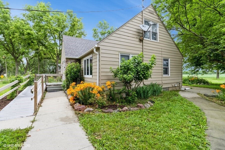 Property Photo: 644 N 43rd Street IA 50061