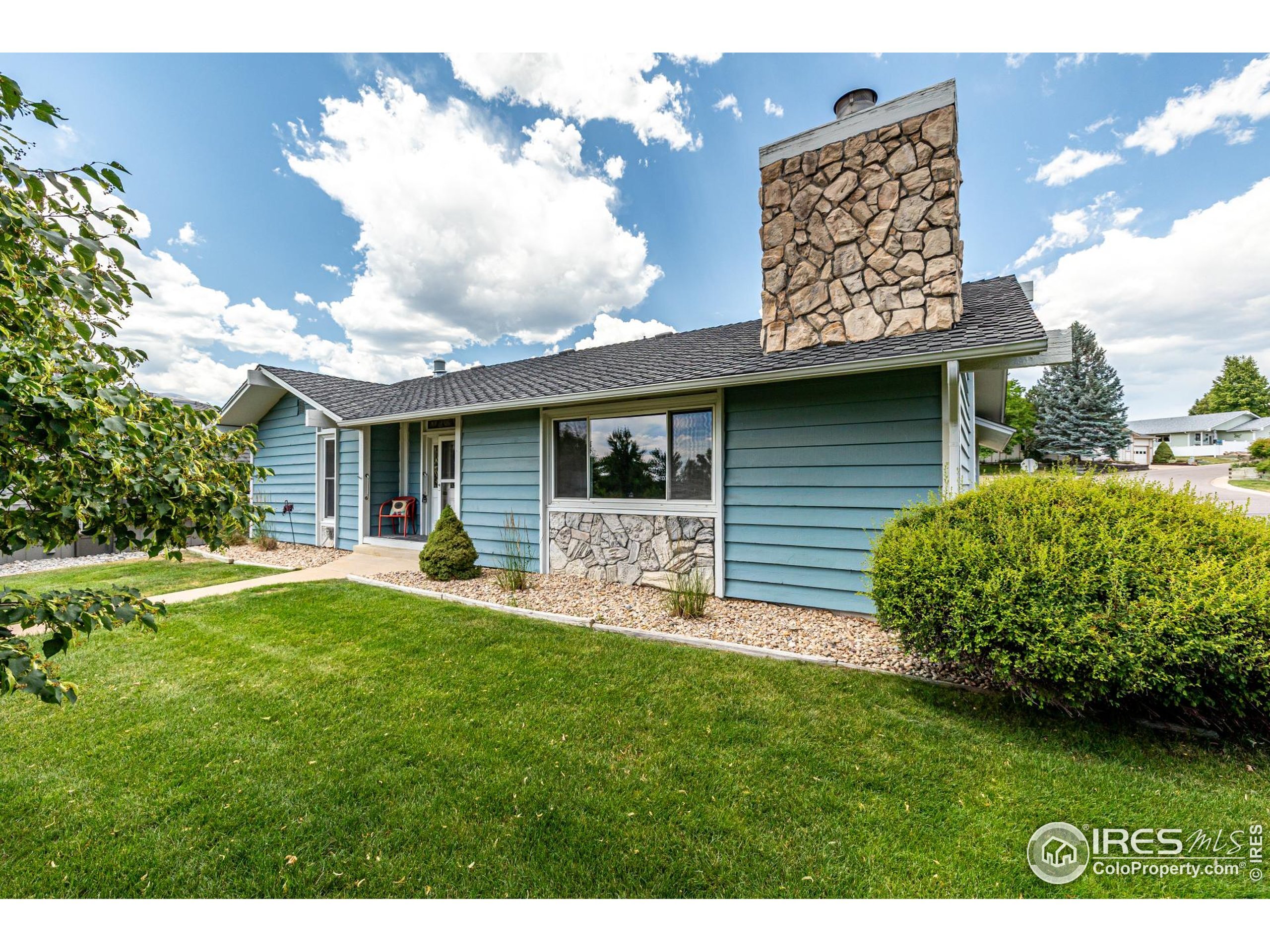 Property Photo:  14 Douglas Dr N  CO 80020 