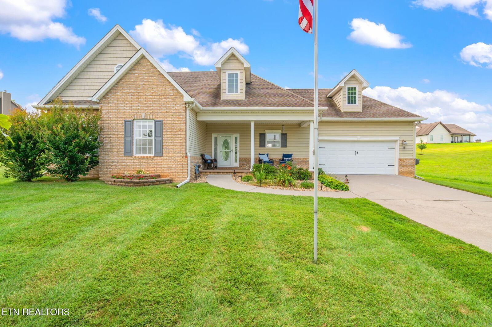 Property Photo: 824 Commonwealth Ave TN 37871