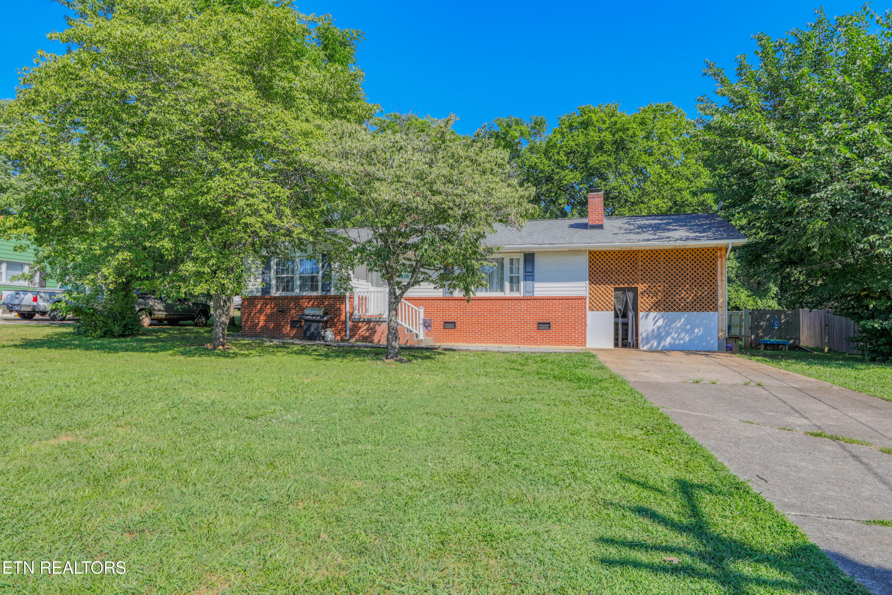 1515 Charles Drive  Knoxville TN 37918 photo