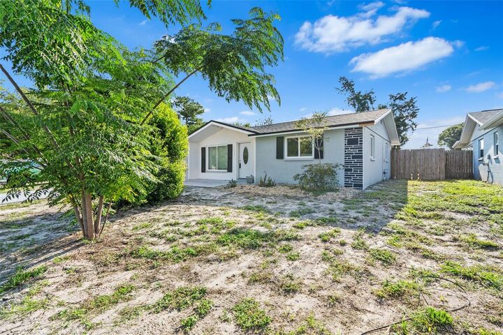 Property Photo:  11326 Yellowwood Lane  FL 34668 