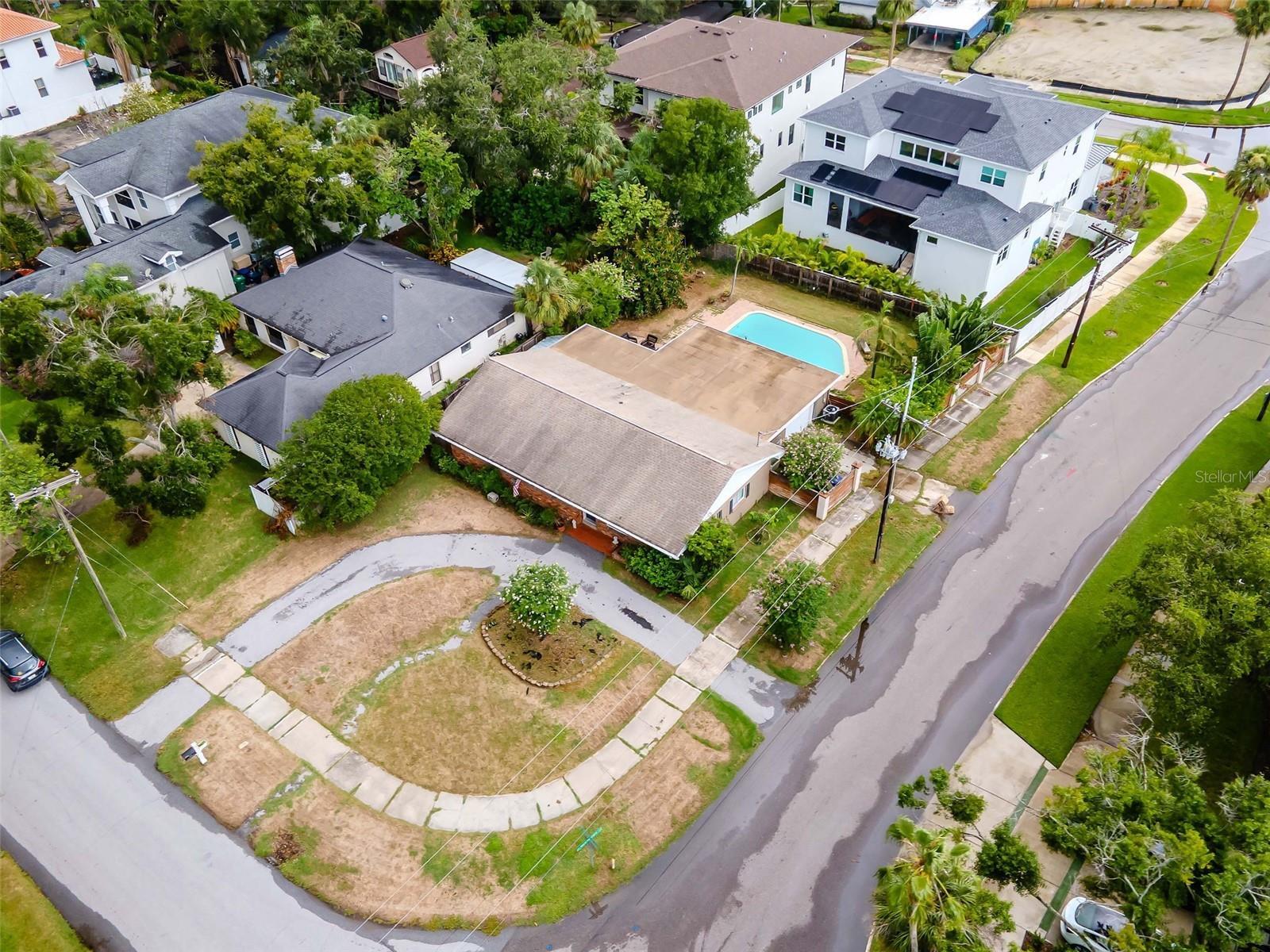 Property Photo: 5101 W Neptune Way FL 33609