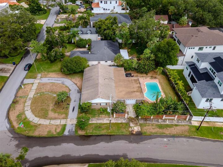 Property Photo:  5101 W Neptune Way  FL 33609 