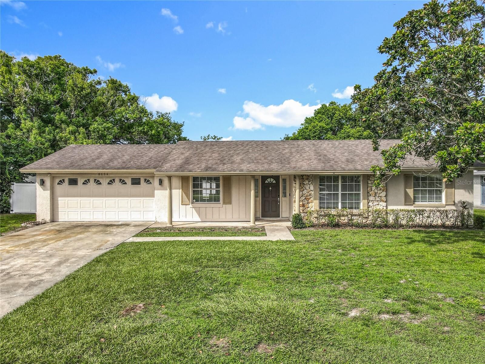 Property Photo: 8654 San Toccoa Drive FL 32825