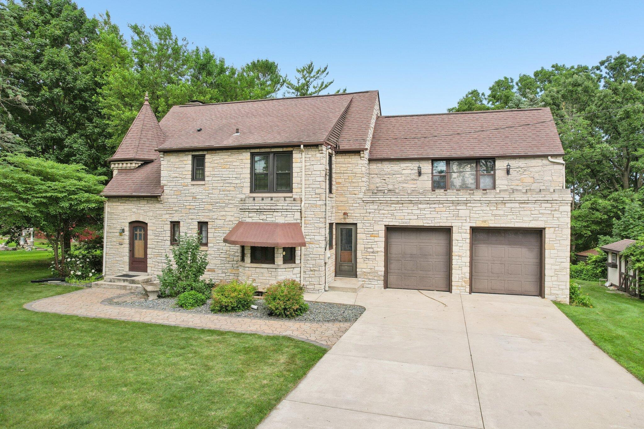 Property Photo: 1003 Charles St WI 53094