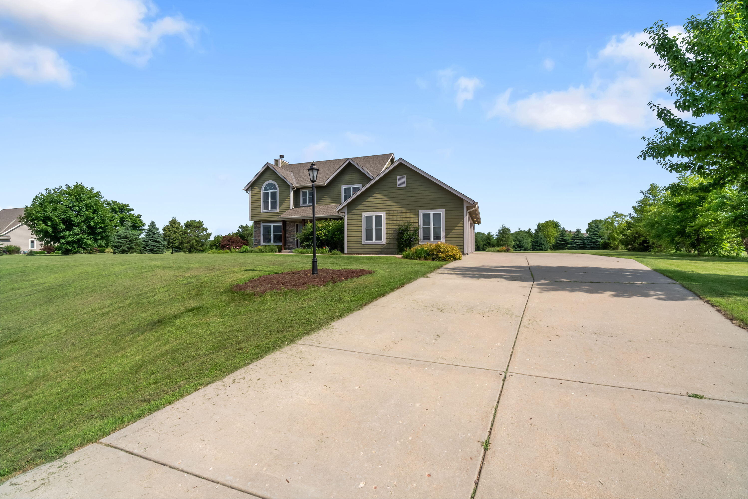 Property Photo: S84w33150 Brown Bear Ln WI 53149
