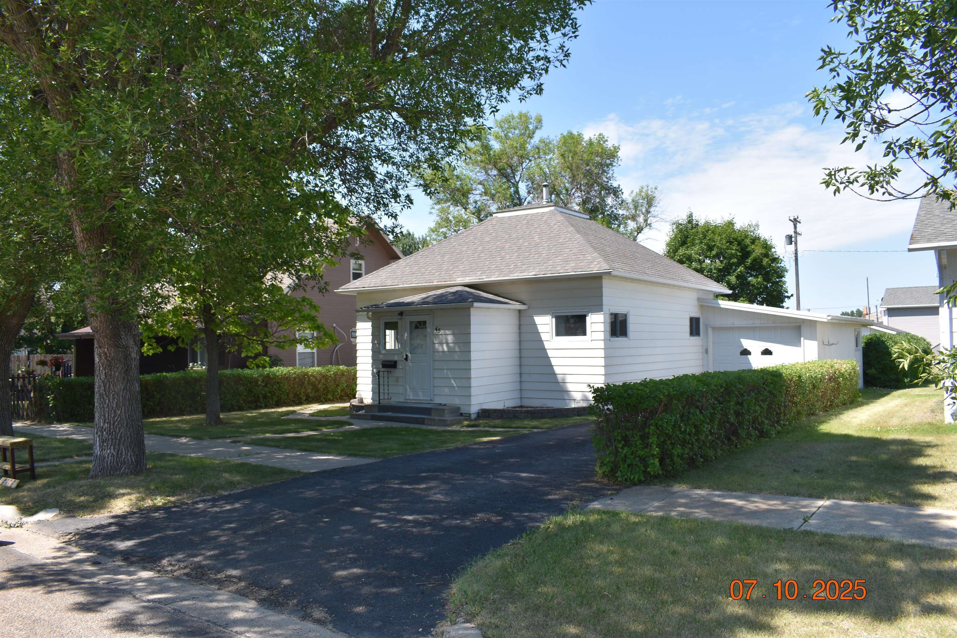 Property Photo: 45 2nd St NE ND 58540