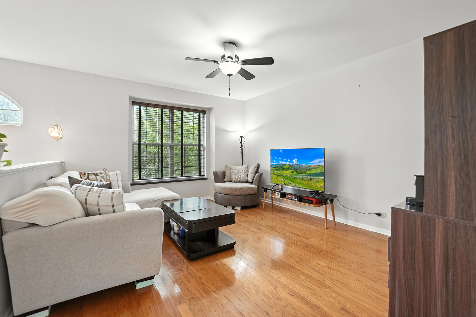 Property Photo:  186 Willow Boulevard  IL 60480 