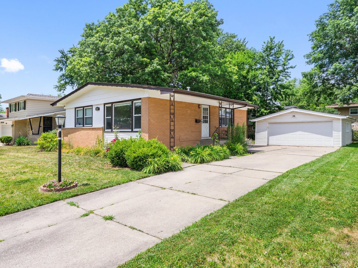 Property Photo: 240 N Park Drive IL 60425