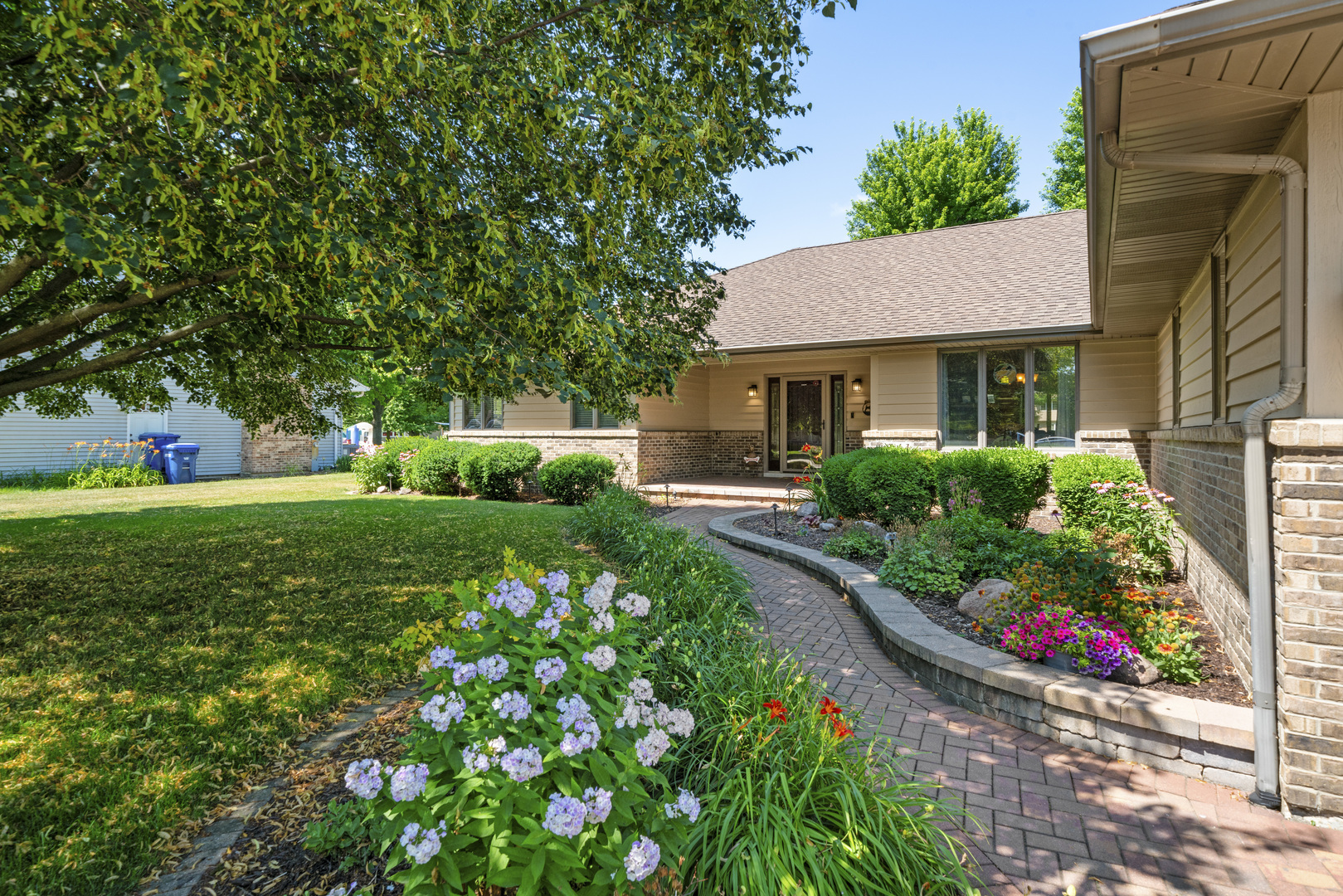 541 Donald Street  Hinckley IL 60520 photo