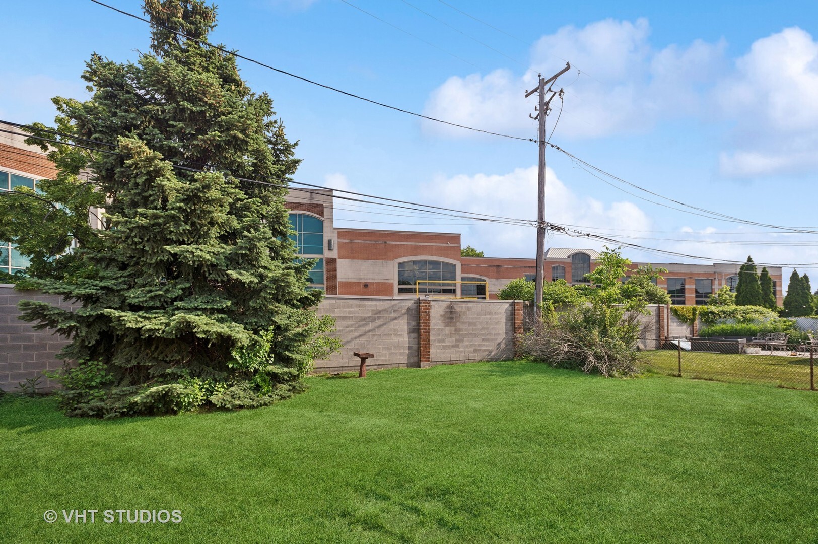 Property Photo: 7241 N McVicker Avenue IL 60646