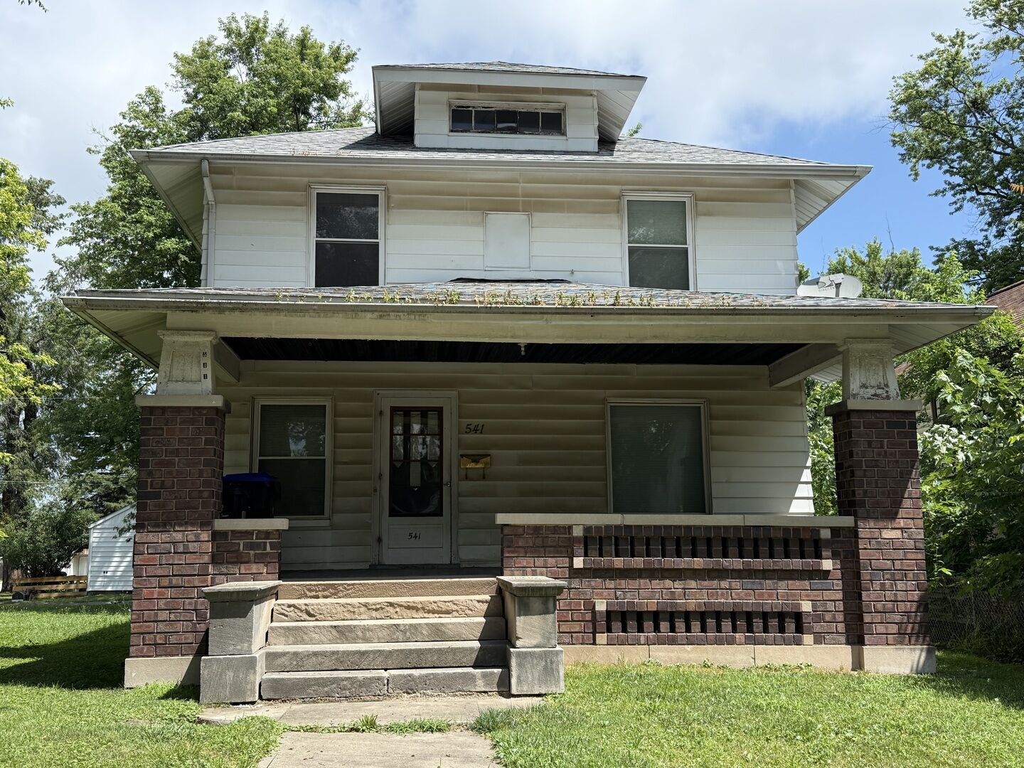 Property Photo: 541 W Grove Street IL 61701
