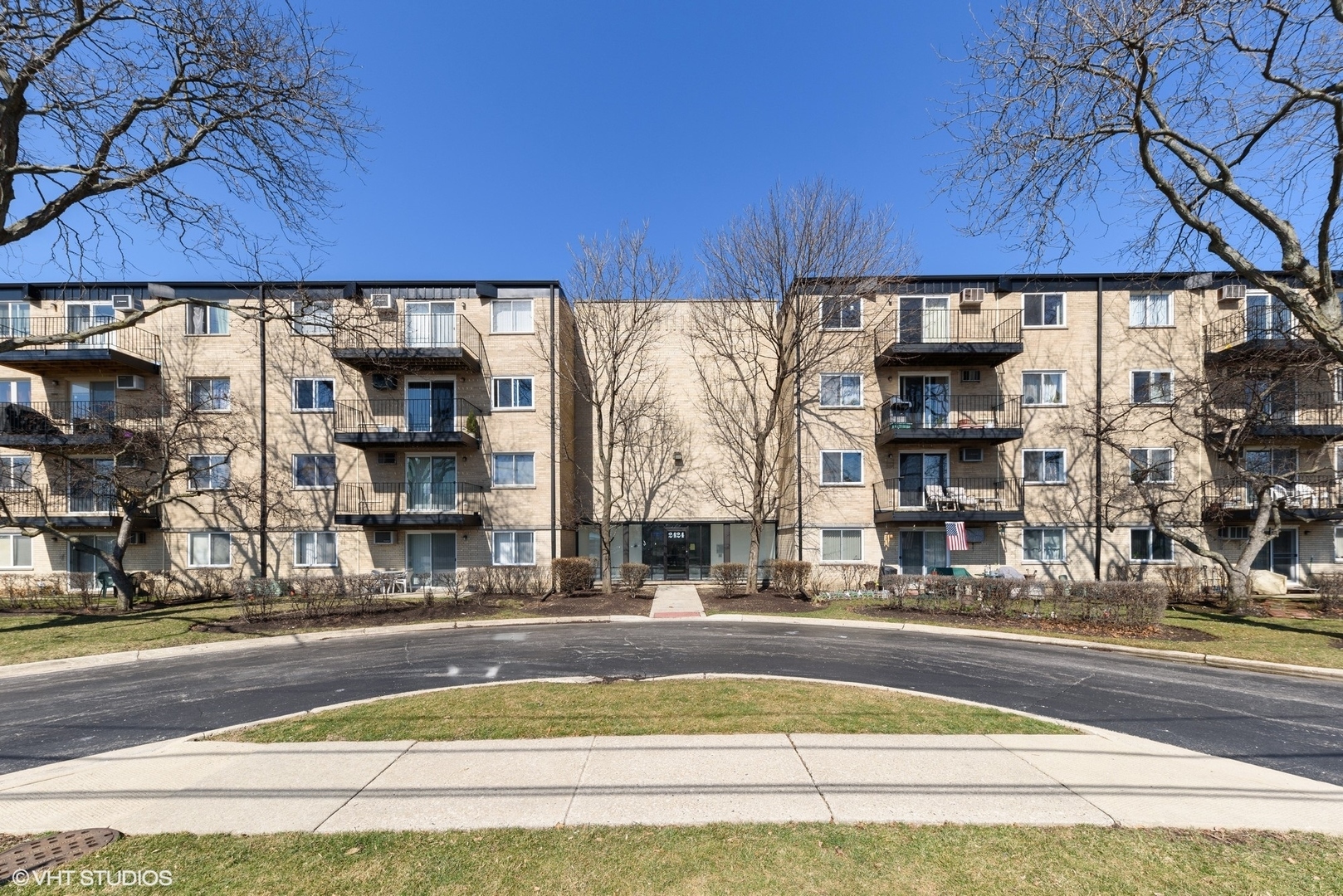 Property Photo: 2424 E Oakton Street 1G IL 60004