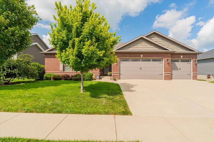 Property Photo: 5712 Sugarberry Avenue IL 61705