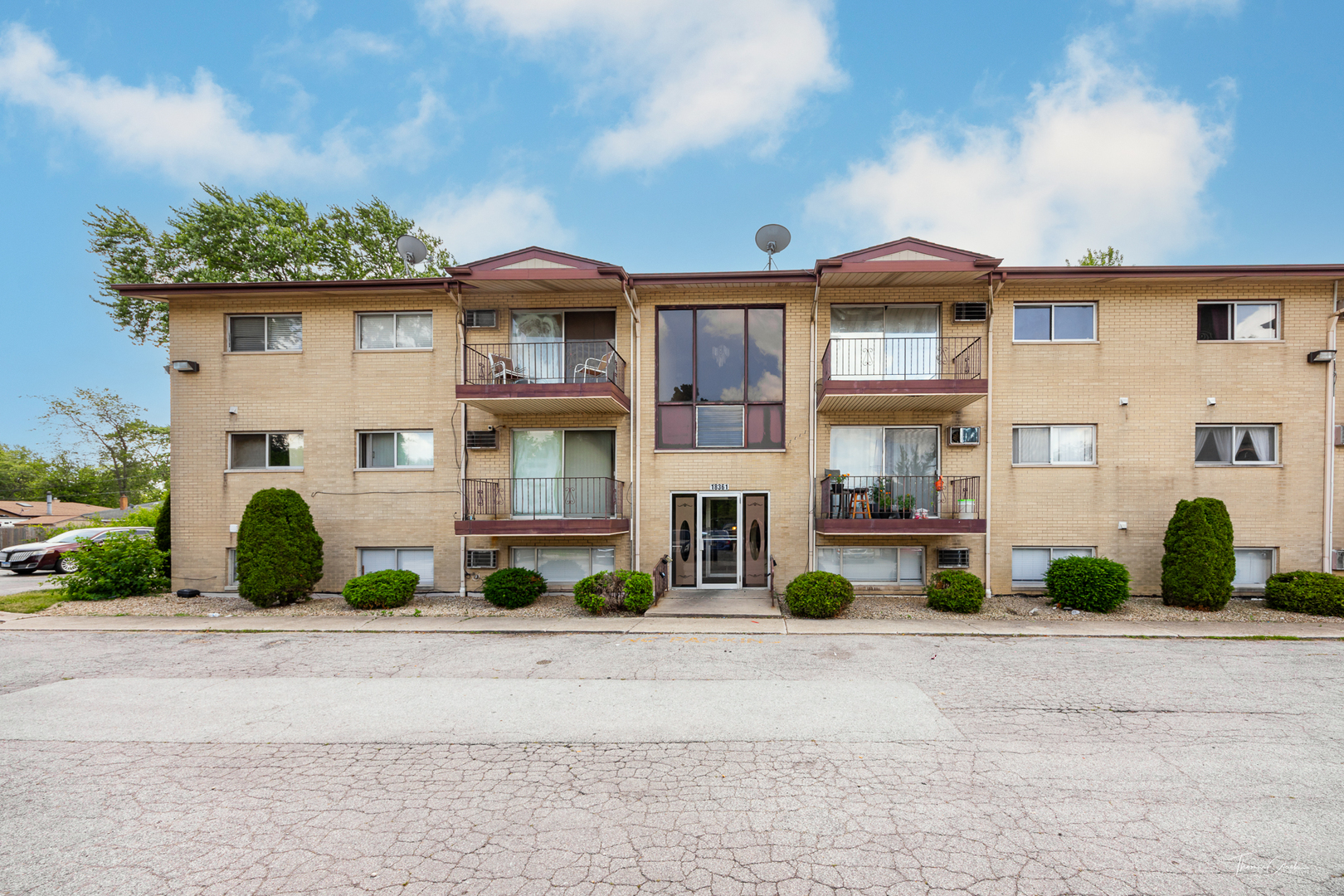 Property Photo: 18361 Glen Oak Avenue 1E IL 60438