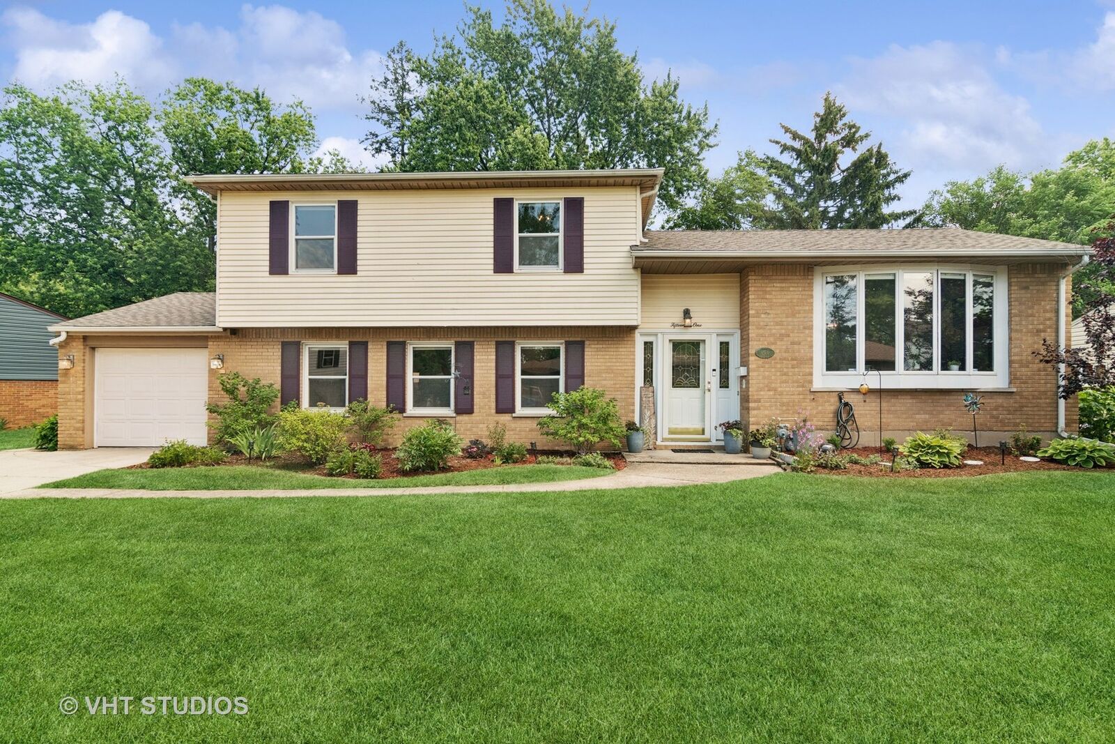 Property Photo:  1501 E Dorothy Drive  IL 60074 