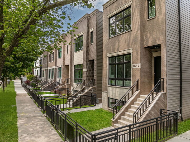 1642 W Wolfram Street  Chicago IL 60657 photo