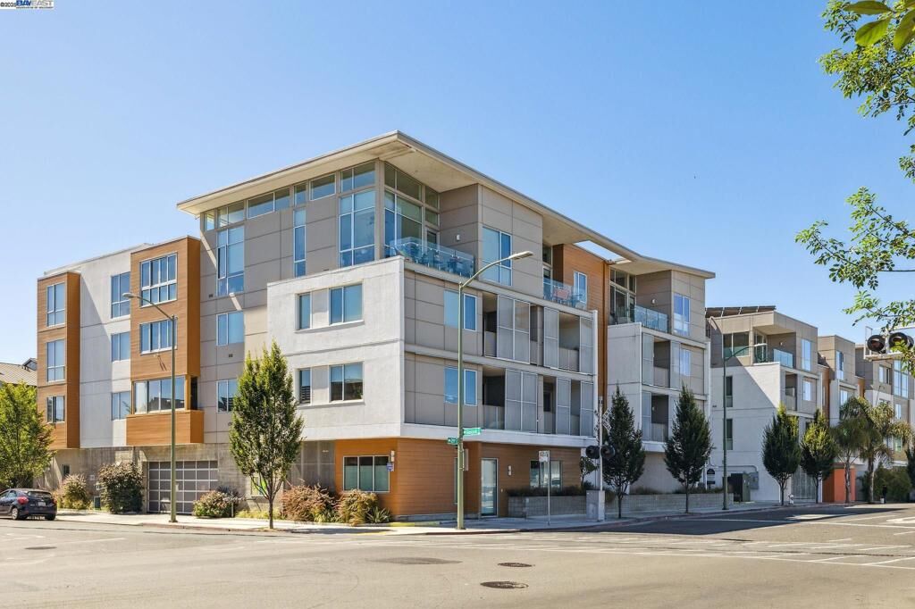 Property Photo:  340 29th Ave 204  CA 94601 