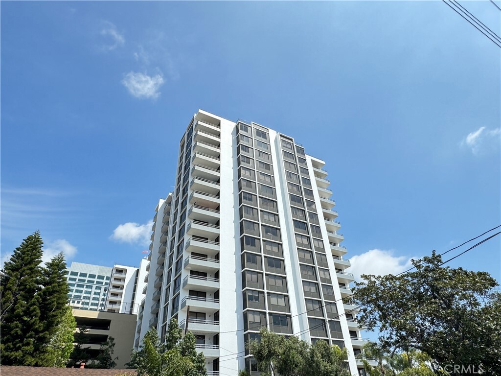Property Photo:  345 Pioneer Drive Ph5  CA 91203 