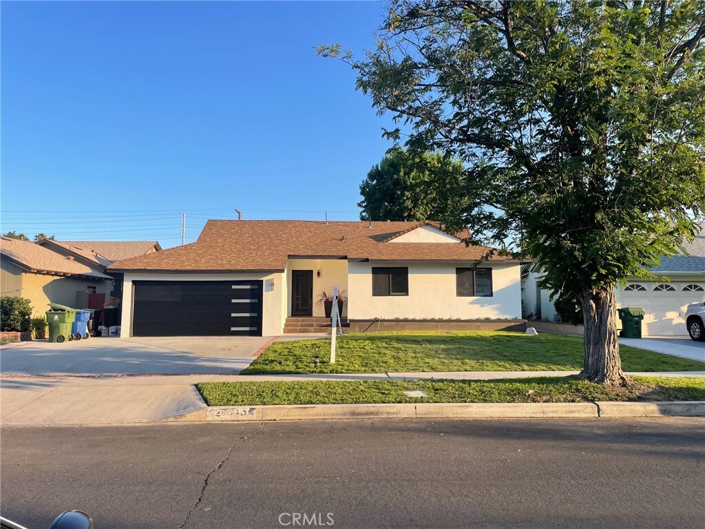 Property Photo: 20406 Londelius Street CA 91306