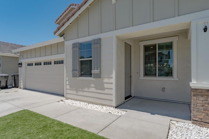 Property Photo: 187 Le Bourget Circle CA 95648