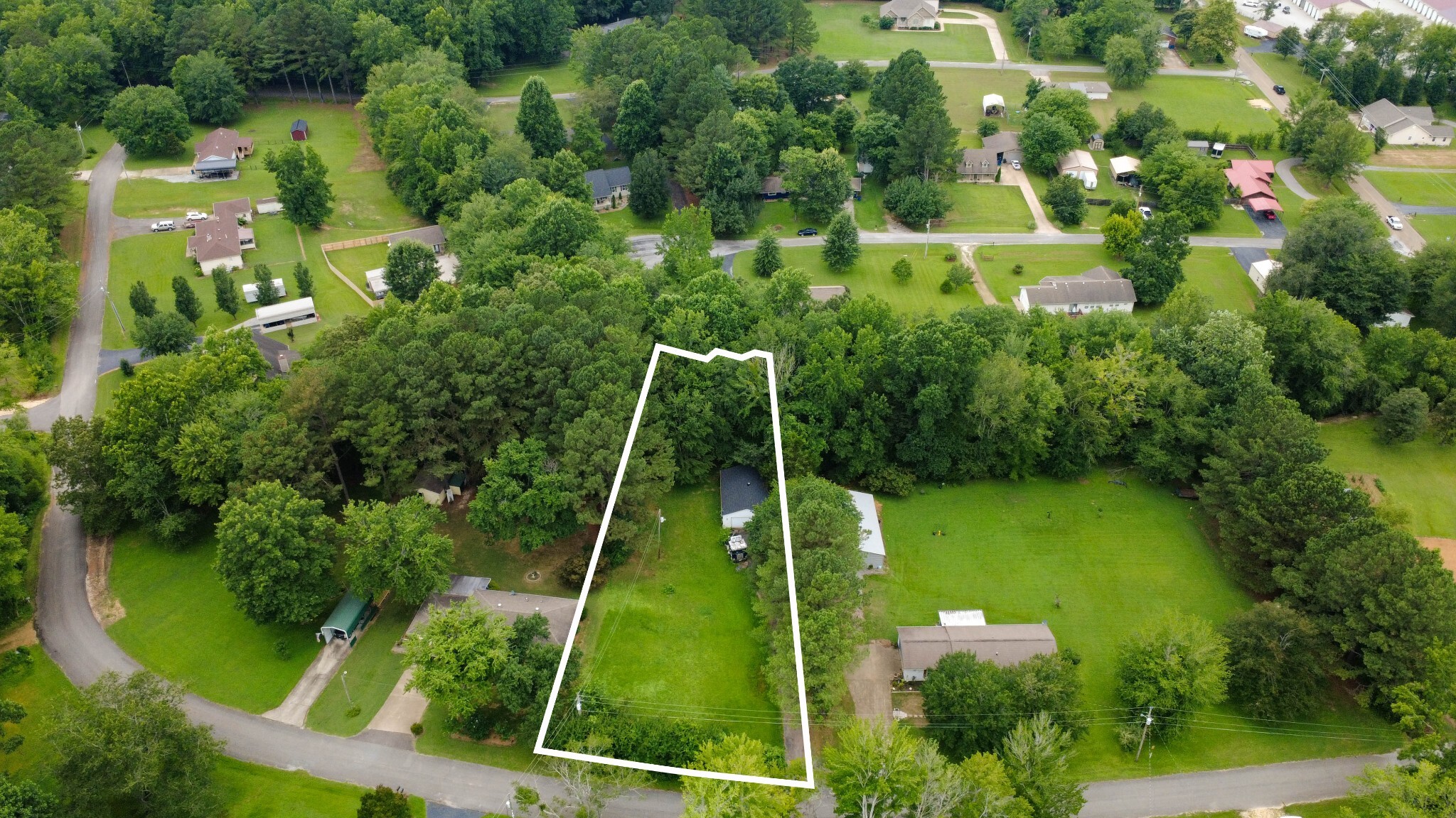 Property Photo: 96 Meadowood Dr TN 38256