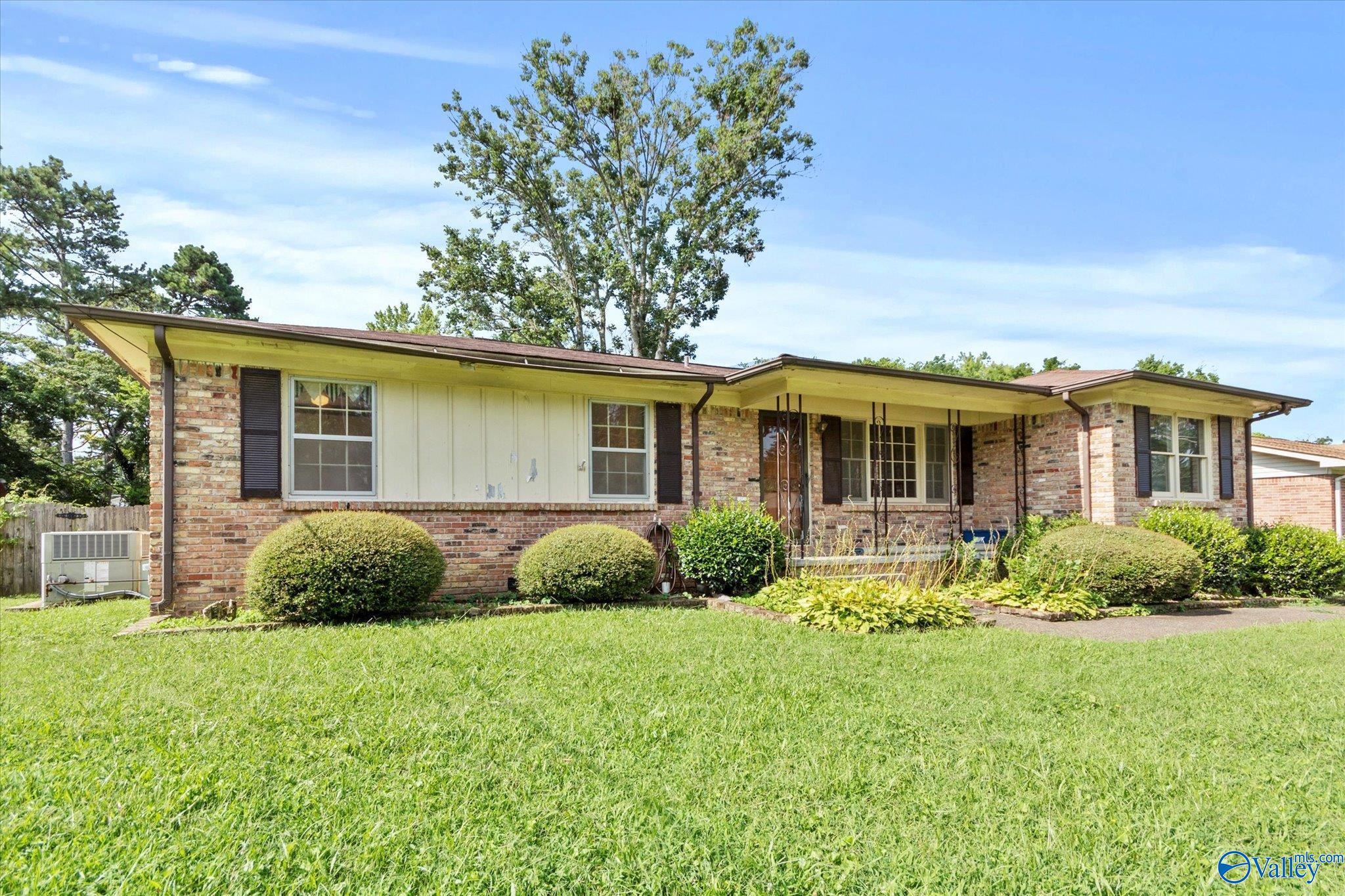 Property Photo: 2018 Haynes Avenue NE AL 35811
