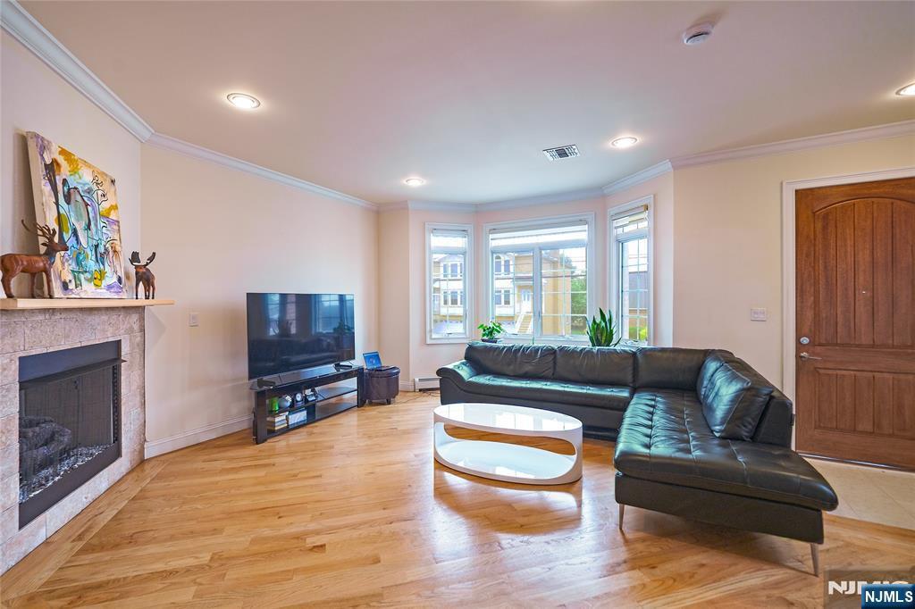 Property Photo:  25 Edsall Avenue A  NJ 07650 
