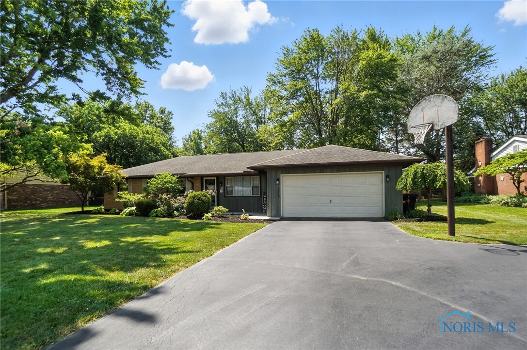 Property Photo: 1819 Queenswood Drive OH 45840