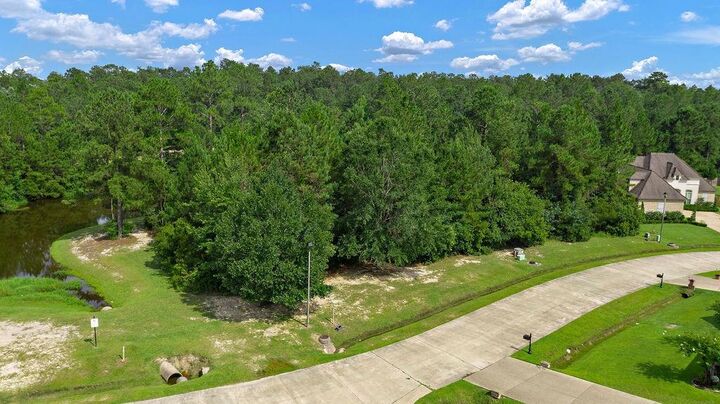 Property Photo: 208 S Verona Drive LA 70433
