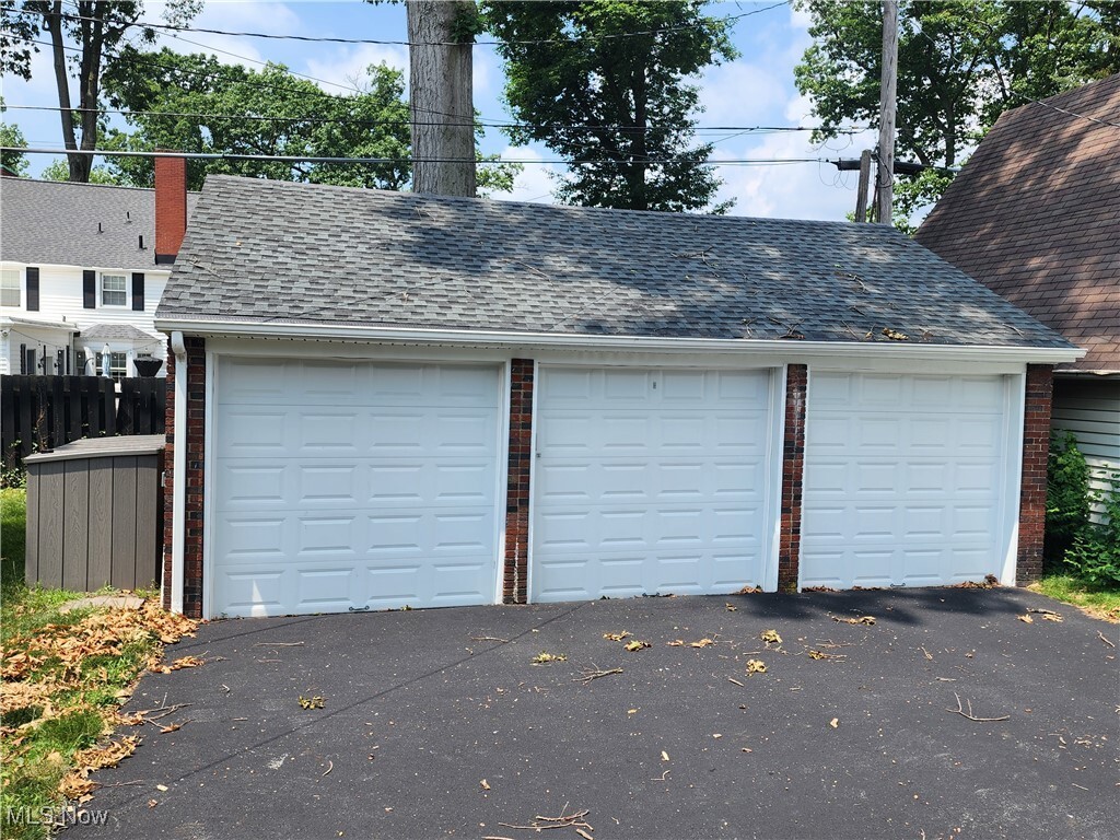 Property Photo: 343 Genesee Avenue NE OH 44483