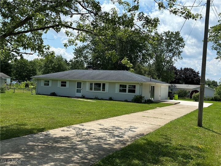 Property Photo:  927 Gaynelle Avenue  OH 44241 